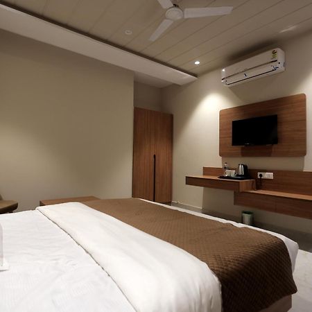 Hotel Regal Palm Moradabad Εξωτερικό φωτογραφία