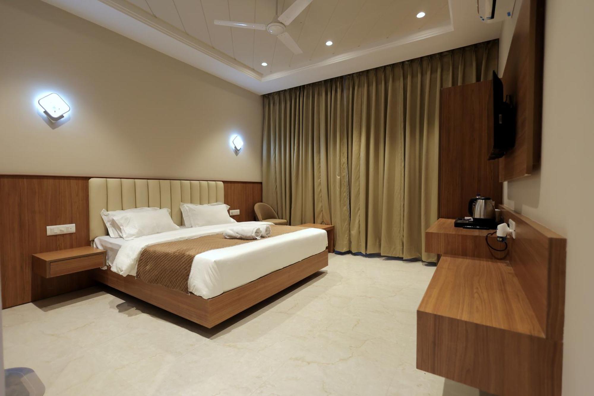 Hotel Regal Palm Moradabad Εξωτερικό φωτογραφία
