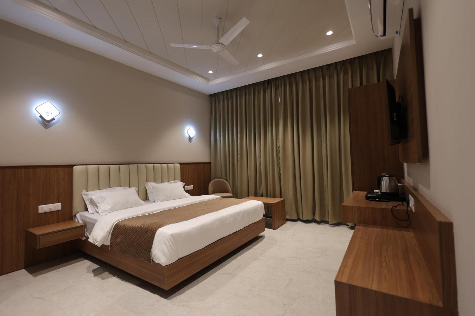 Hotel Regal Palm Moradabad Εξωτερικό φωτογραφία