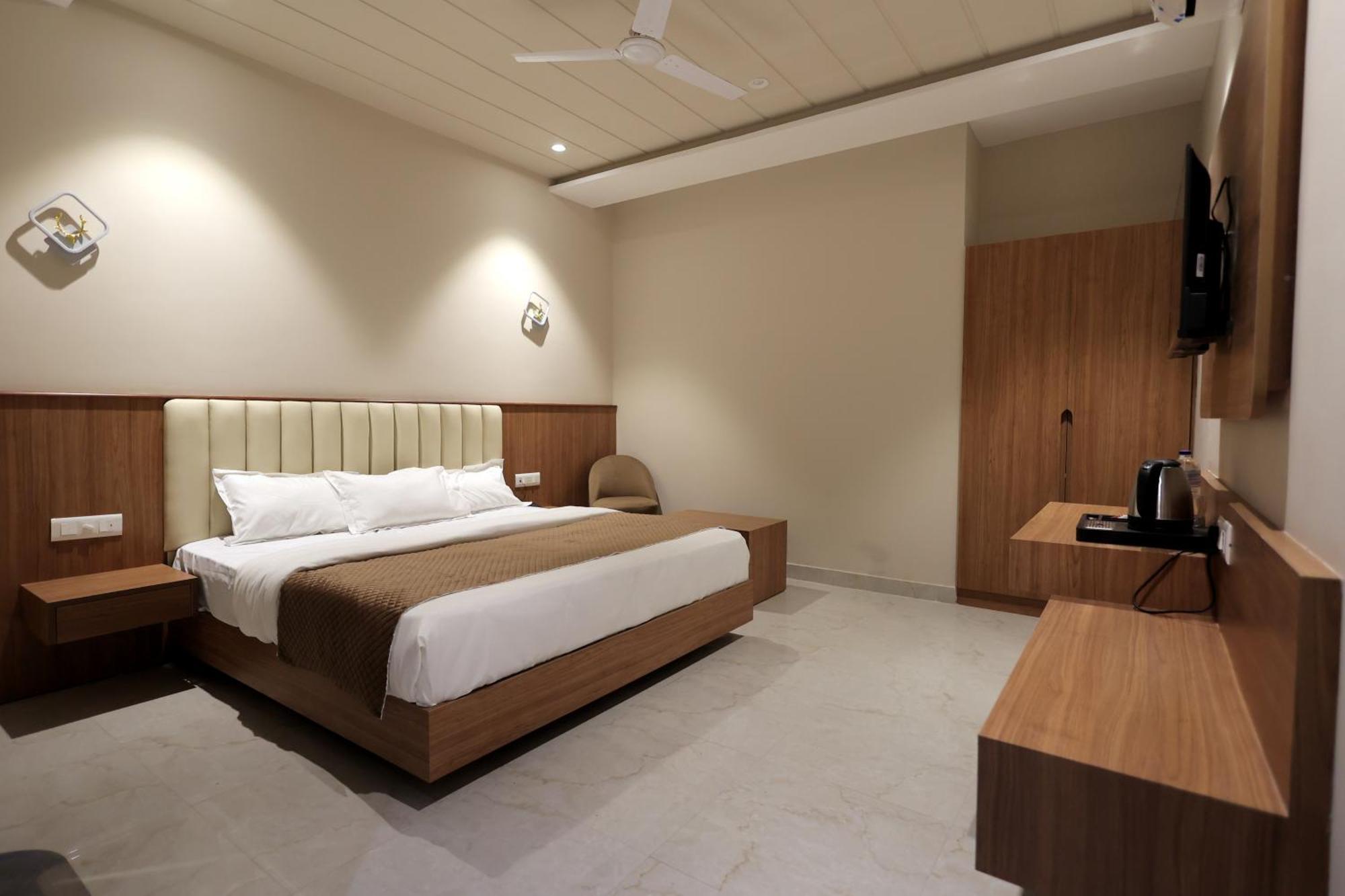 Hotel Regal Palm Moradabad Εξωτερικό φωτογραφία
